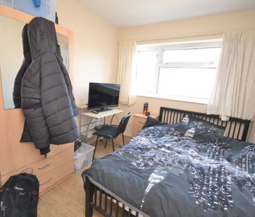 3 bed Flat for Rent - Photo 1