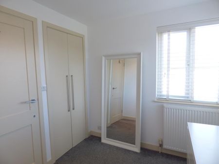 4 bedroom semi-detached house to rent - Photo 5