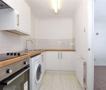 Rosefield Road, Staines-upon-Thames, Surrey, TW18 4QD - Photo 2