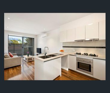 Sparkling Townhouse in the Heart of Box Hill - Photo 5