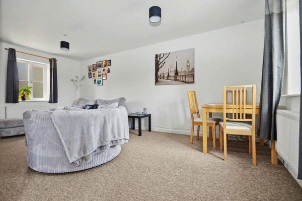 2 bedroom coach house to rent - Photo 1