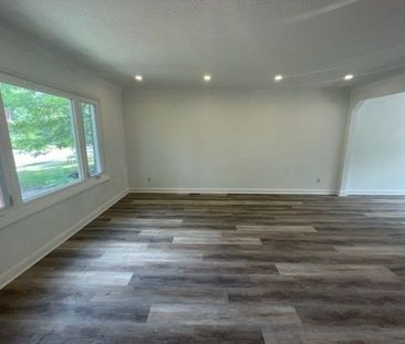 For Lease - 117 Patricia Avenue, Toronto, Ontario - Photo 6