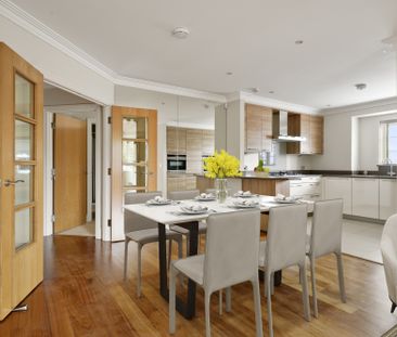 Claremont Lane, Esher, Surrey, KT10 flat to rent - Photo 2