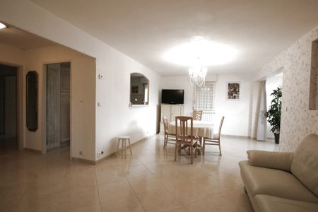 Location Appartement 3 pièces 78m² VITROLLES 13127 - Photo 5