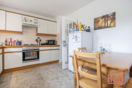 1 bedroom in a house share to rent - Photo 5