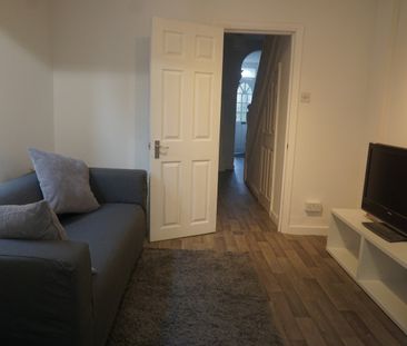 Room in a Shared House, Burlington Road, SO15 - Photo 4