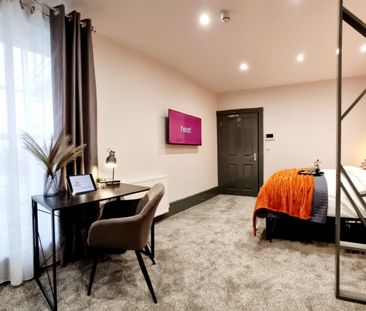 BRAND NEW Luxury co-living space! - Photo 3