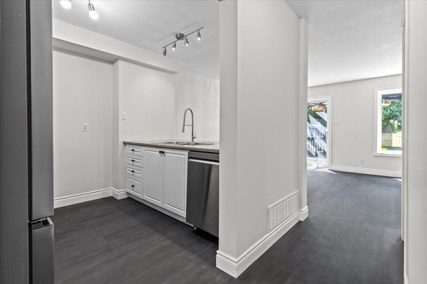 For Lease - 32 Michael Crescent, Barrie, Ontario - Photo 1