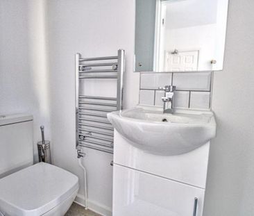 1 bedroom in a house share to rent - Photo 5