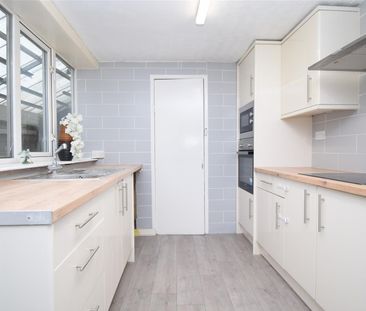 Wakefield Road, Kinsley, Pontefract - Photo 4