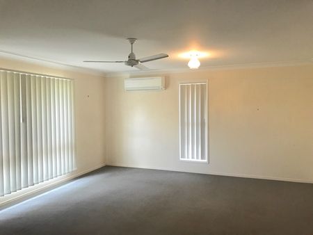 4 BEDROOM HOME IN THE HILLVIEW ESTATE - Photo 2