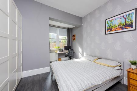 3 bedroom flat to rent - Photo 4