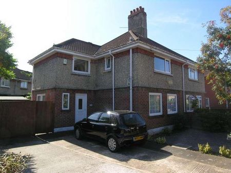 Bedroom Detached House In Winton, BH9 - Photo 2