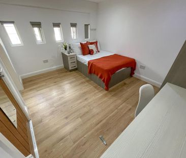 5 bedroom semi-detached house to rent - Photo 3