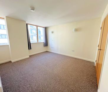 3 bedroom flat to rent - Photo 5