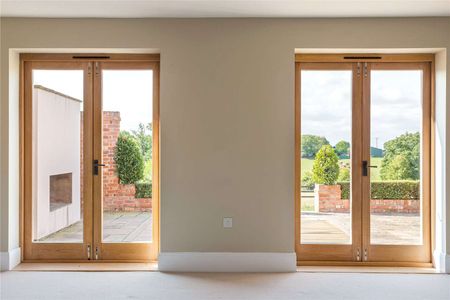 An exquisite four bedroom, four bathroom barn conversion with South facing garden, beautifully modernised and finished to a superb standard - Photo 4