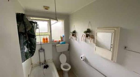 Two bedroom, Mt Wellington - Photo 5