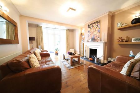 5 bedroom semi-detached house to rent - Photo 2