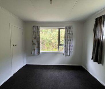 Wainuiomata 3 Bedrooms - Photo 2