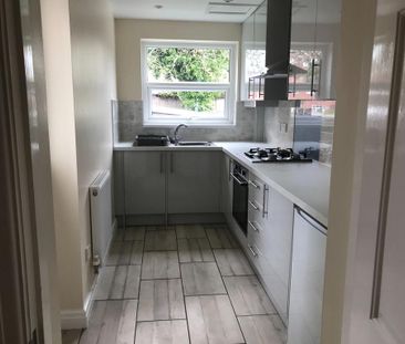 2 bedroom end of terrace house to rent - Photo 2