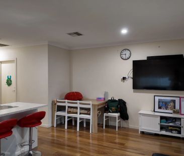 Modern 3-Bedroom Home in a Quiet, Convenient Location - Photo 3