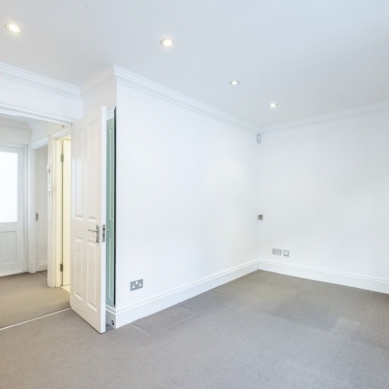 3 bedroom mews to rent - Photo 1