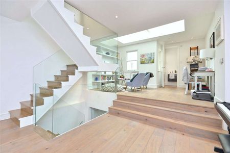 Three bedroom town house to let within close proximity to Marylebone Train Station - Photo 2