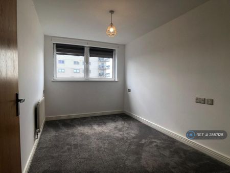 2 bedroom flat to rent - Photo 3