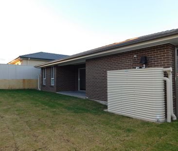 Modern Family Home - Photo 2