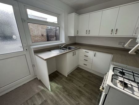 2 Bedroom Bungalow - Photo 2