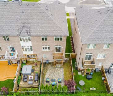 Condo Townhouse For Lease | W9246201 - Photo 2
