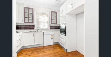 Centrally Located Three Bedroom Semi - Photo 3