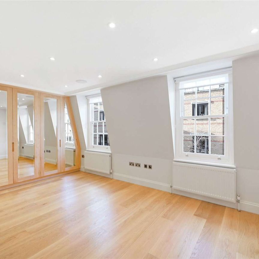 Three bedroom townhouse in Belgravia - Photo 1