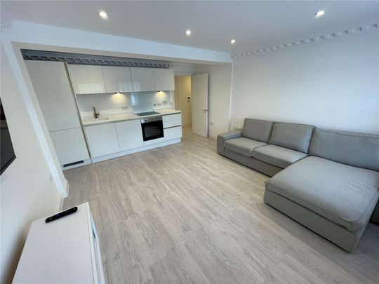 A 2 bedroom, 2 bathroom apartment to rent in the heart of popular Caversham. - Photo 1