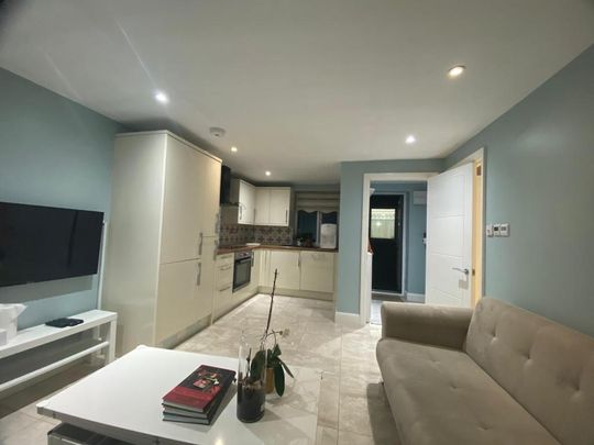 Studio to rent - Photo 1