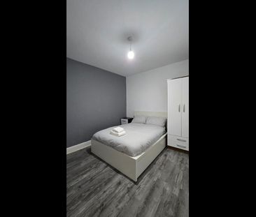 6 Bed Terraced House, Norfolk Road, RG30 - Photo 2