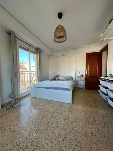 Carrer d'Isaac Peral, Valencia, Valencian Community 46024 - Photo 2