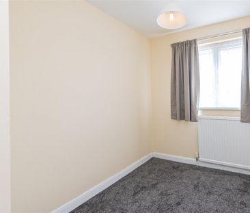 3 bed House - Semi-Detached To Let - Photo 5