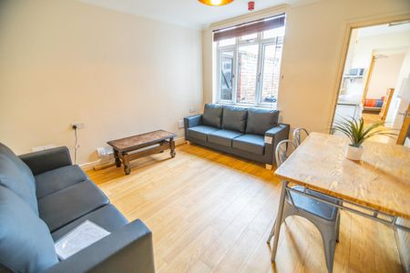 18 Gordon Street - Photo 2