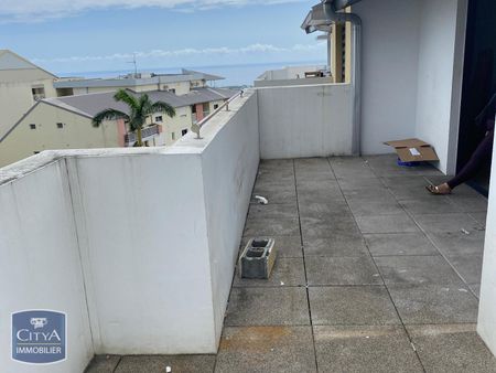 Location Appartement 4 pièces 72m² STE CLOTILDE 97490 - Photo 3