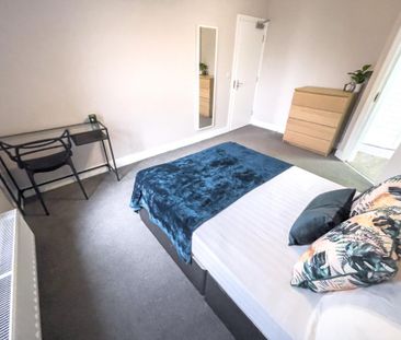 8 bedroom terraced house to rent - Photo 3