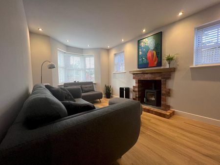 High Street - Photo 2