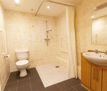1 bedroom retirement property to rent - Photo 5