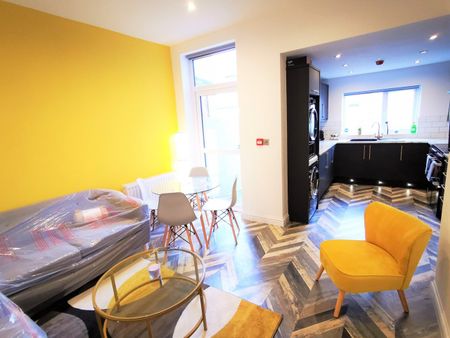 6 Bed Terraced House, Channell Road, L6 - Photo 5
