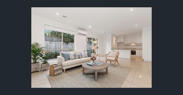 *** 2 bdrm 1.5 bath, Quiet courtyard, Near Schools, Shops, and Transport. - Photo 1
