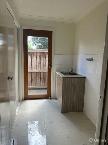 “LEAFY, LOW MAINTENANCE LIVING” - Photo 5