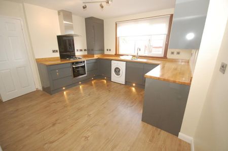 3 bedroom terraced house to rent - Photo 4