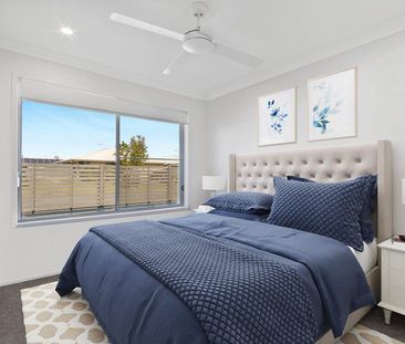 Impeccable Family Living only 800m from the Waterfront - Photo 4