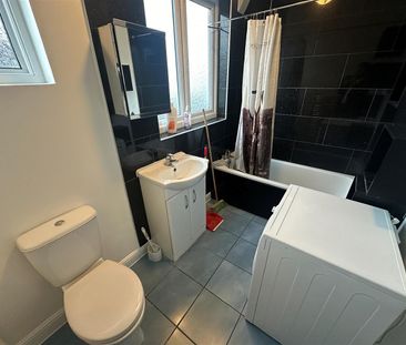 Burnt Oak Broadway, HA8 5ED, Edgware - Photo 1