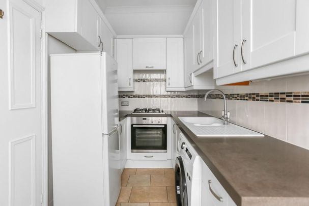 2 bedroom flat to rent - Photo 1